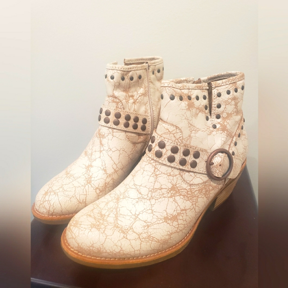 Sofft Western Booties